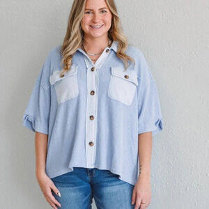 ILLA ILLA soft waffleknit mineral washed button up short sleeve top. Aqua. Small